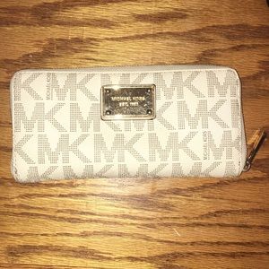 Michael Kors Wallet- Excellent Condition